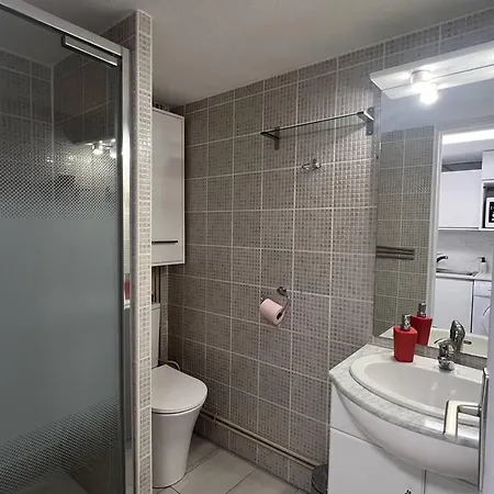 Villa T1 Avec Mezzanine Et Parking Prive A Port Leucate, 4 Couchages - Fr-1-81-641